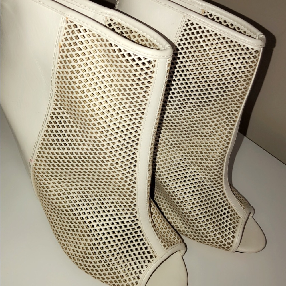 Heels - Picture 4 of 6
